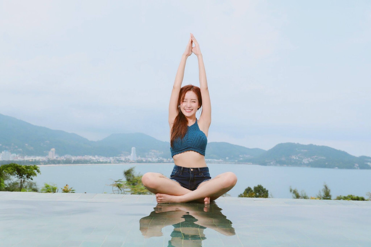 Czym jest bikram joga? Poznaj zalety tych ćwiczeń