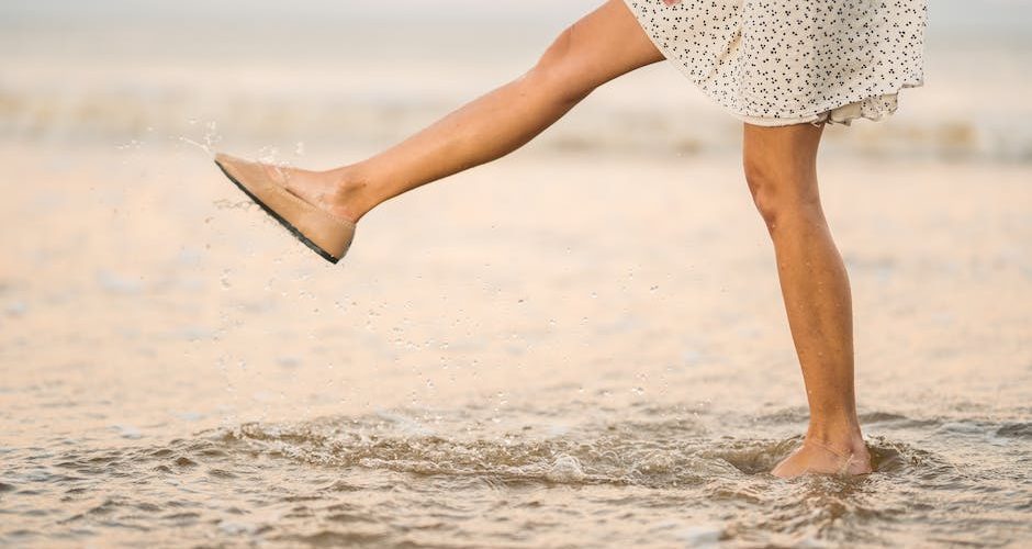 Buty damskie na plażę: Najlepsze modele na gorące dni