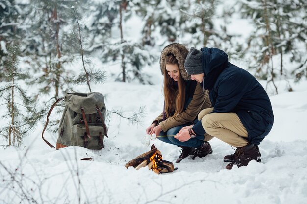 Jak dobrze dobrać obuwie dla małych psów na zimowe spacery